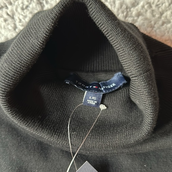 New Tommy Hilfiger Women’s Turtleneck Shirt Size Large - Picture 4 of 7